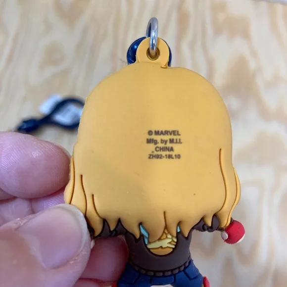 Captain Marvel Keychain Bag Clips - Picture 3 of 3